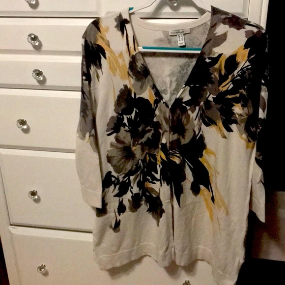 Isaac Mizrahi tunic length sweater. Large. Gray and yellow floral print. - Picture 1 of 8